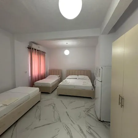 Giulio מלון גולם